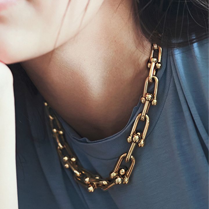 近藤千尋さんの私物でティファニーハードウェアのイエローゴールドのボリュームネックレス