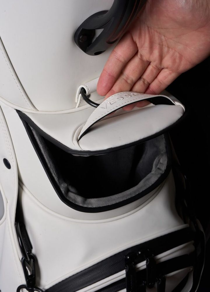 タイガー・ウッズも愛用！ツアープロから支持されるキャディバッグブランドから新作が登場！