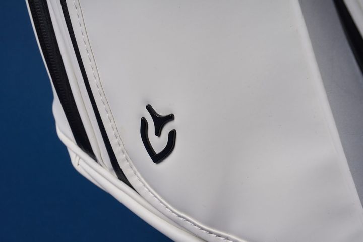 タイガー・ウッズも愛用！ツアープロから支持されるキャディバッグブランドから新作が登場！