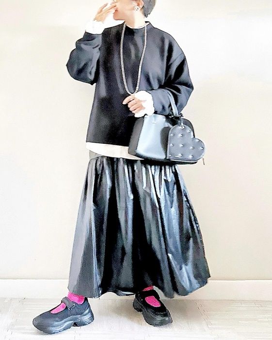 ギャザースカート×GUのブラックの「ボリュームソールベルトスニーカー」