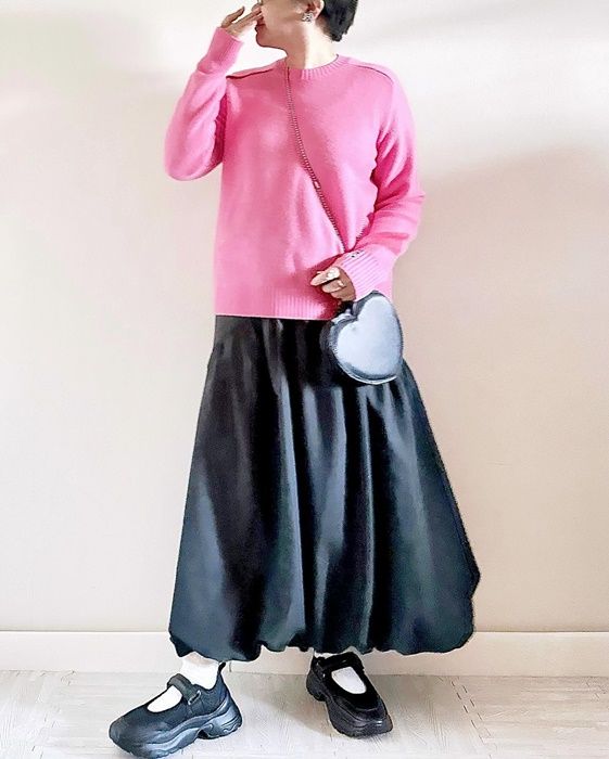 バルーンスカート×GUのブラックの「ボリュームソールベルトスニーカー」