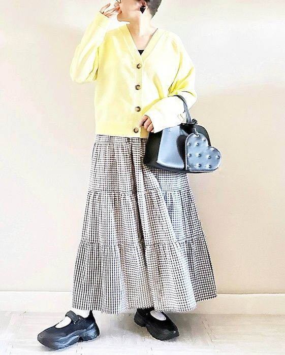 ティアードマキシスカート×GUのブラックの「ボリュームソールベルトスニーカー」