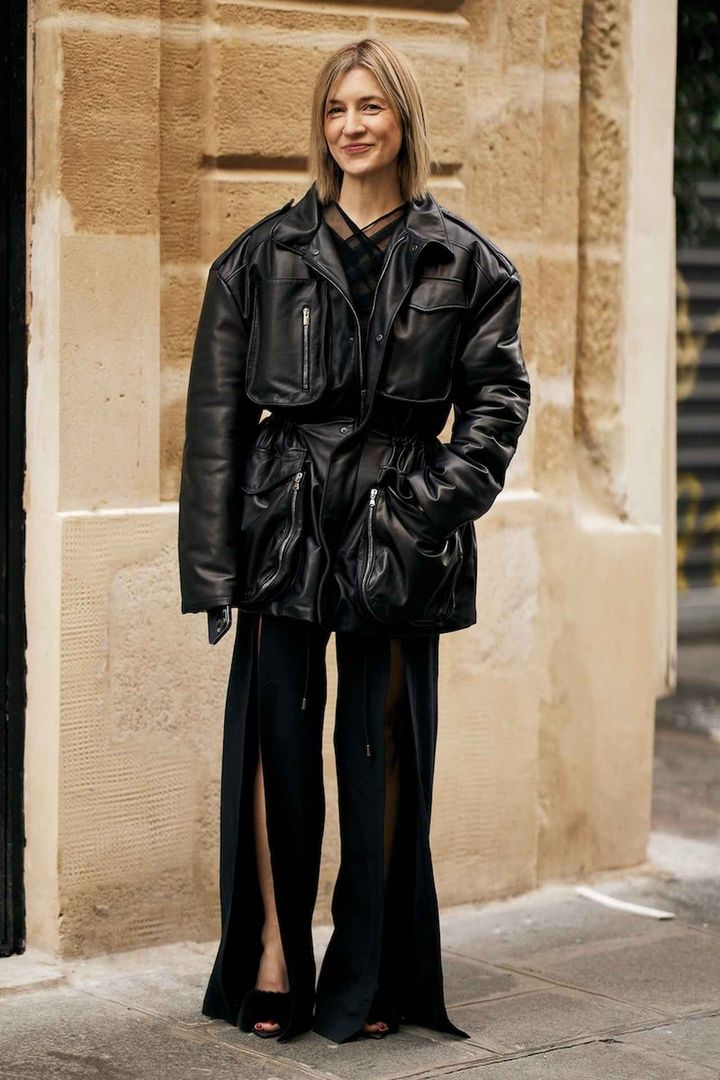 画像: アクティブなデザインでオールブラックを春顔に