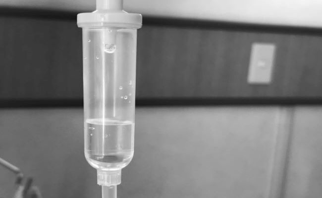 点滴を受ける病室のイメージ