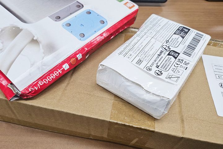 届いた！ 商品の外箱はボコボコだった！