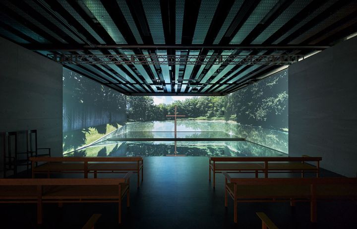 〈水の教会〉のインスタレーション