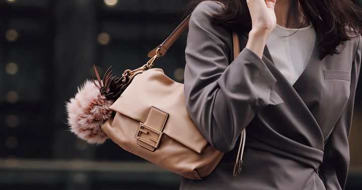 チャームをつけたフェンディのバッグのマンマ バゲット ミディアム