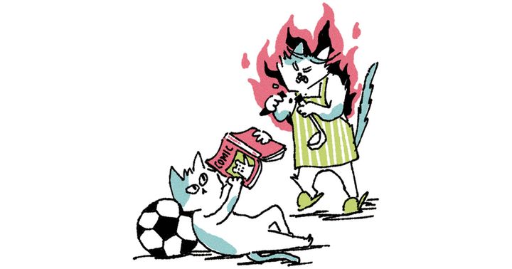 サッカーボールを枕にして漫画を読んでる子ども猫とそれを見て怒っているお母さん猫のイラスト