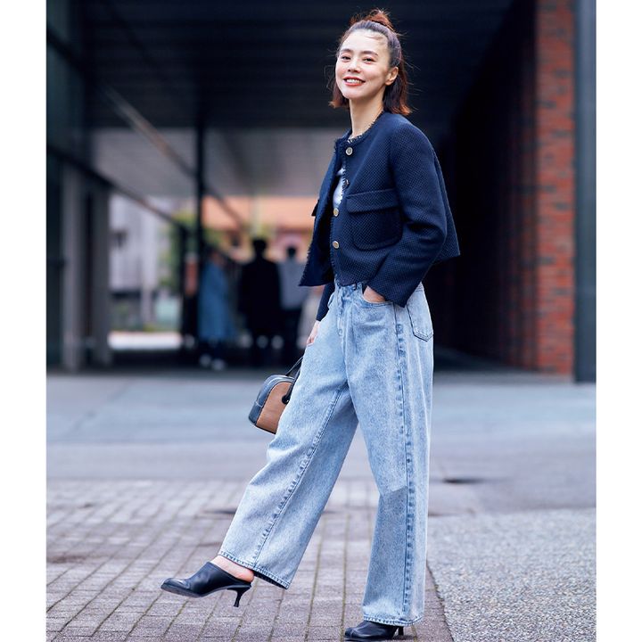 ネイビーツイードジャケットと薄色デニム