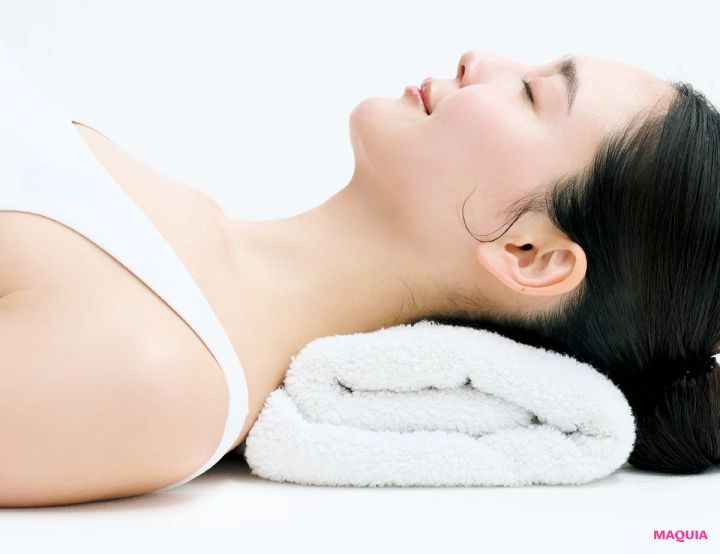 むくみ・たるみ・二重あご、“朝イチの疲れ顔”を救う1分メソッド。モデルも使う小顔テクニックも_9