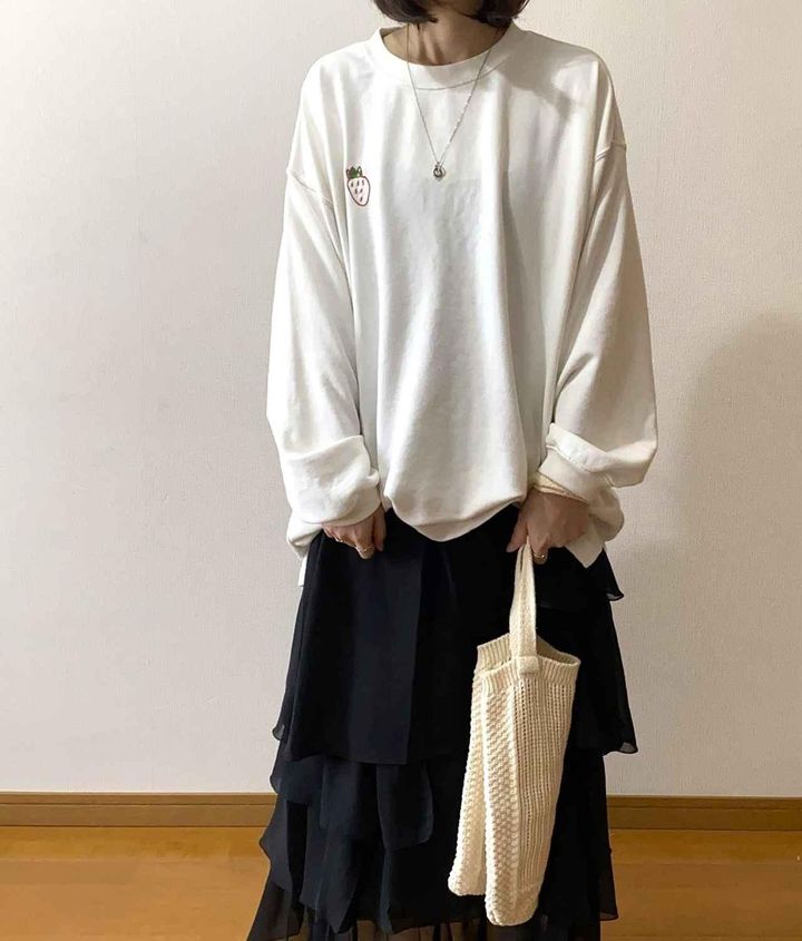 画像: ロンT ✕ 黒ワンピース