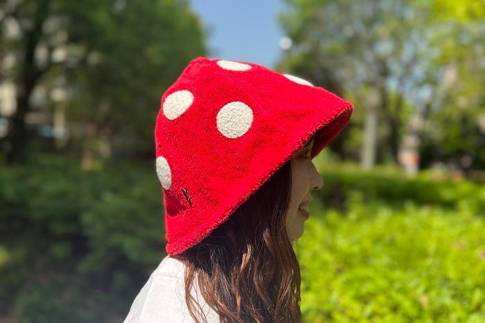 DODのムッシュ・キノコのツバが短い方を前にして被った様子