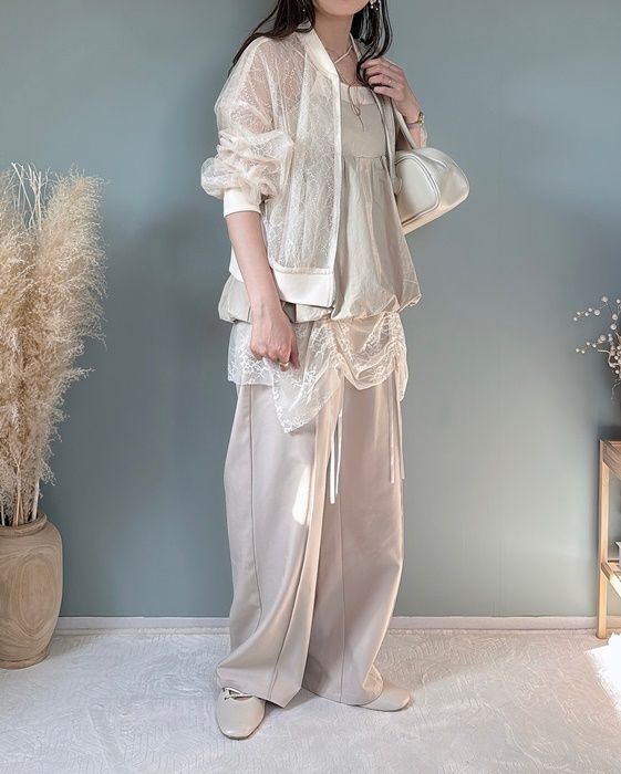 しまむらのアイボリーの「レース重ね短丈ブルゾン」×レースドロストパンツ