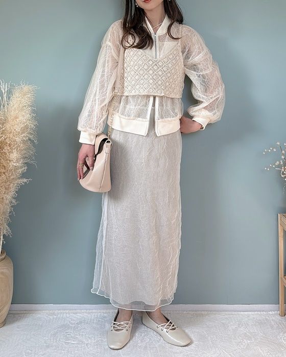 しまむらのアイボリーの「レース重ね短丈ブルゾン」×シアードッキングニットスカート