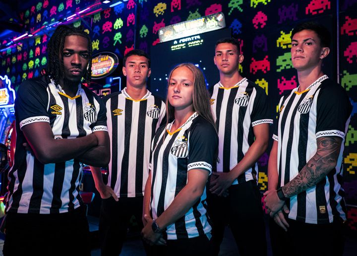 インベーダー？！ネイマール所属の名門クラブ、ファミコン時代の「レトロゲーム」なユニフォームが話題