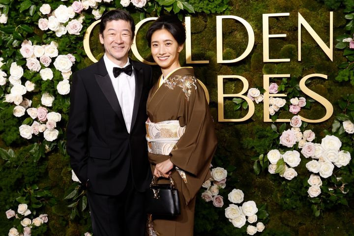 第82回ゴールデングローブ賞授賞式での浅野忠信と中田クルミ Photo_ Getty Images