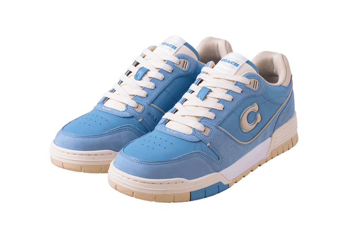 〈コーチ〉のスニーカー