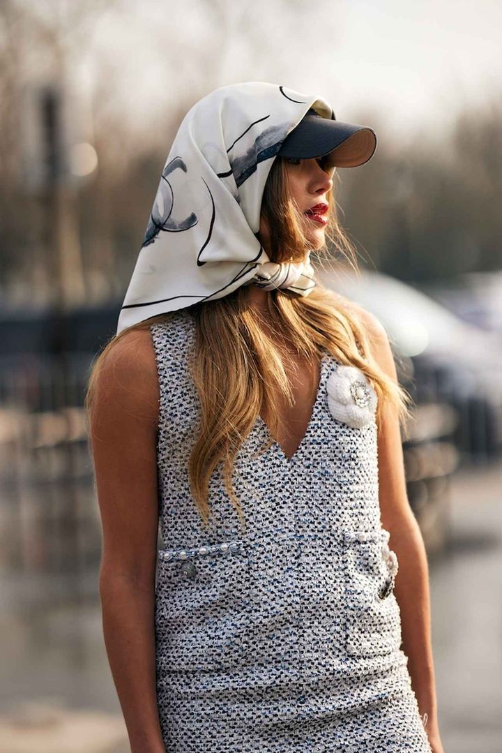 画像: 人気爆発中のキャップ × スカーフ