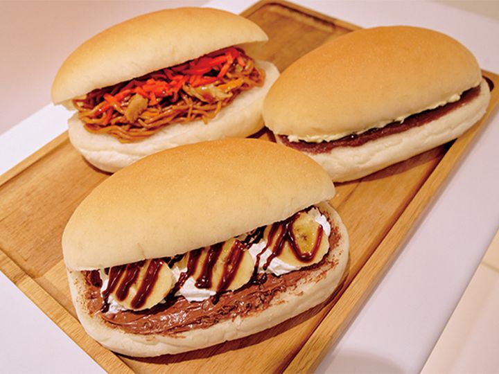 あんマーガリン、チョコバナナ、やきそばの３大人気パン