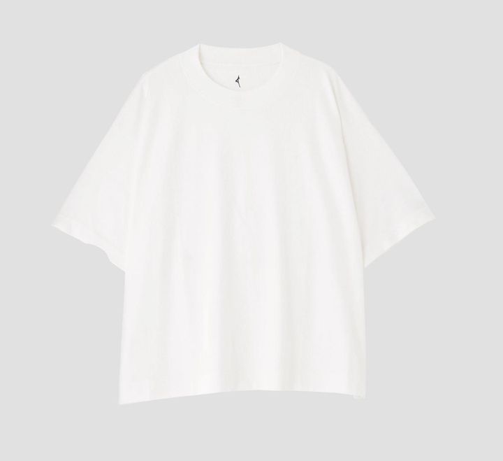 画像: コットンポリエステルワイドTシャツ￥14,300 jpn.mizuno.com
