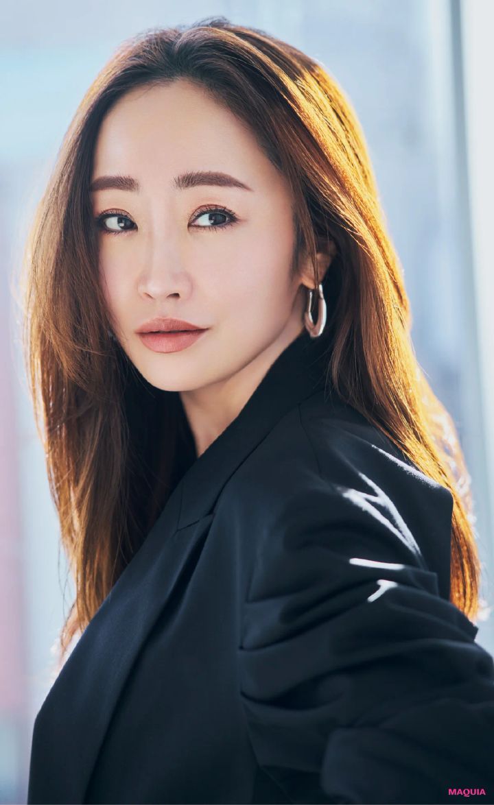 神崎 恵さん「毎日ハンサムモード」。女っぽさをあえて引き算するヘア&メイクのバランス術_6