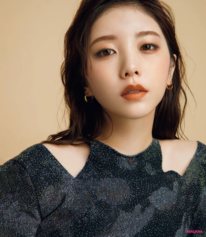 与田祐希さんが再現メイクに挑戦！ クリムトの名画『ユディトⅠ』の妖艶美は陰影×つやめく肌で_6