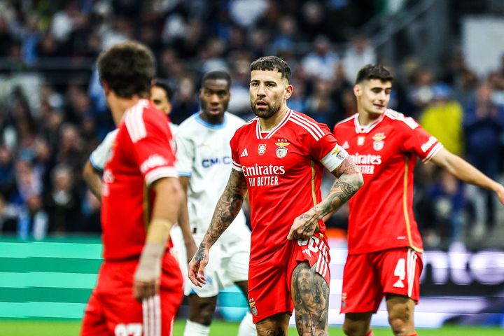 全身タトゥーだらけの37歳スター、ついに側頭部にも彫る！その『言葉』とは