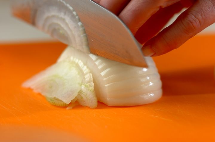 オニオンスライスサラダの下準備1