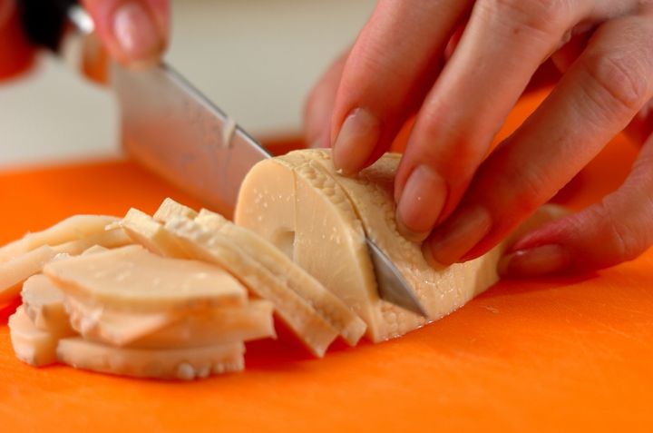 タケノコとツナとワカメの煮物の下準備1