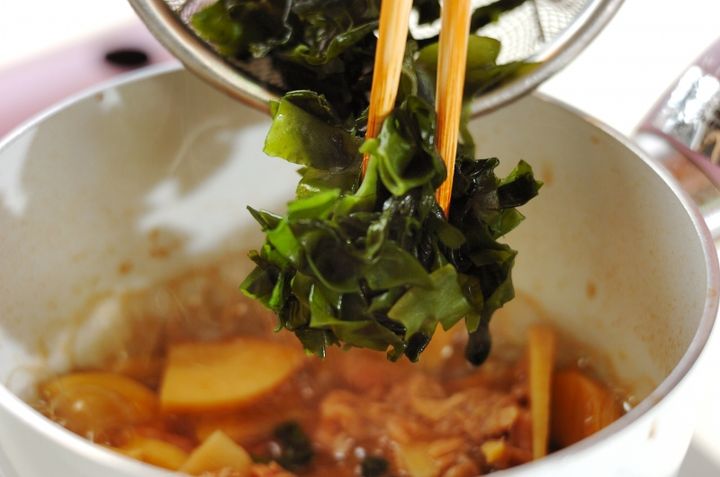 タケノコとツナとワカメの煮物の作り方2