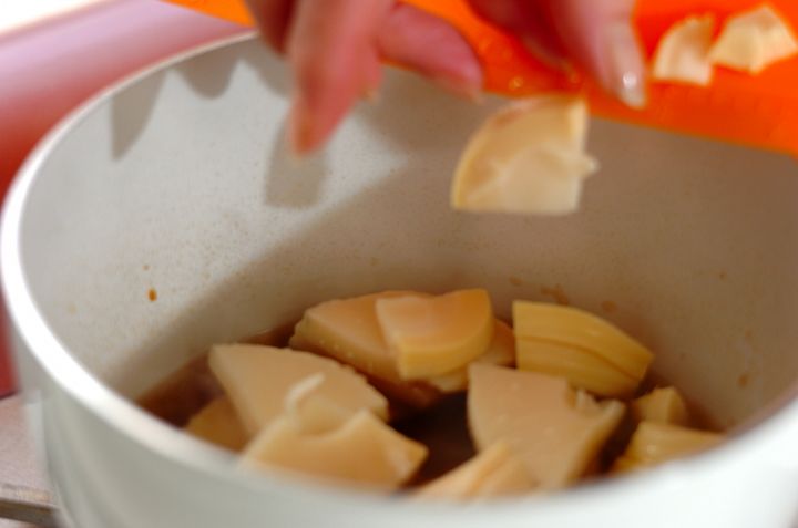 タケノコとツナとワカメの煮物の作り方1