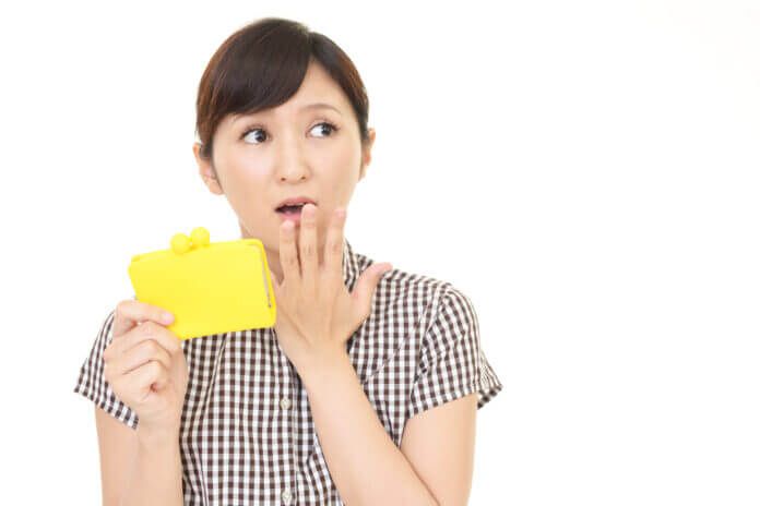 やってたら即アウト。周りがドン引きするみっともない行動7選