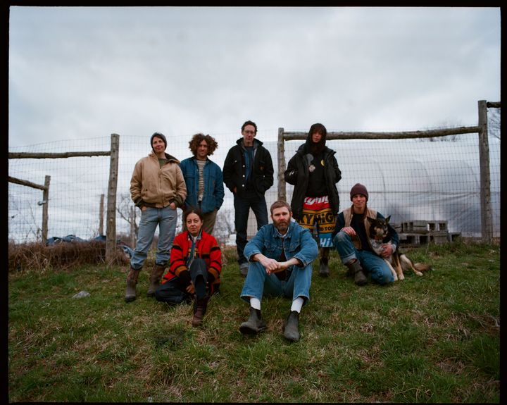 「スカイ ハイ ファーム」運営メンバー。前列左が共同エグゼクティブ・ディレクターのサラ・ヴォルクネ、中央が設立者ダン・コーレン、後列右から2番目が共同エグゼクティブ・ディレクター、ジョシュ・バードフィールド。