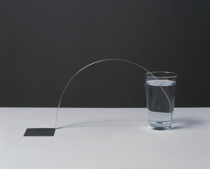 《静物》2003/2013 水、グラス、アルミニウム板、作家蔵 photo: Hans-Wulf Kunze