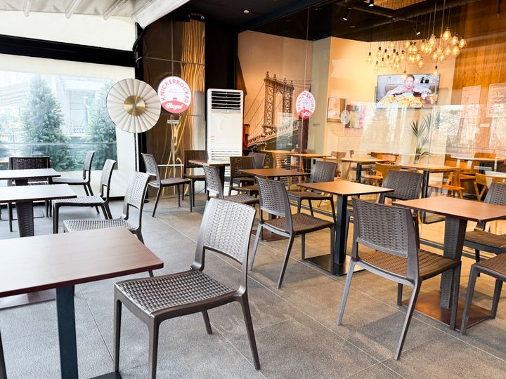 「ニコボコベーグル」の内観