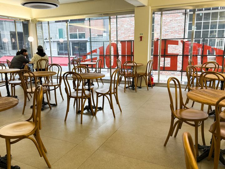 「コッキリベーグル」の内観