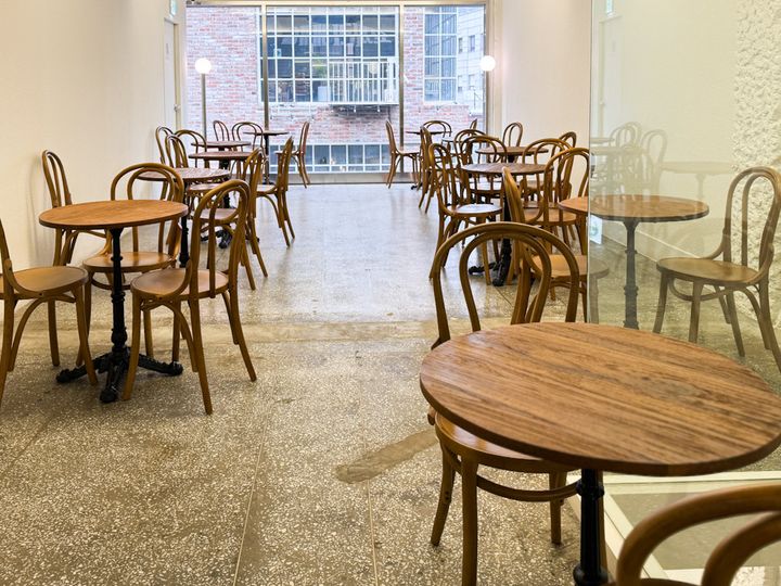 「コッキリベーグル」の内観