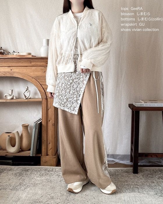 しまむらのアイボリーの「レース重ね短丈ブルゾン」×サイドレースパンツ