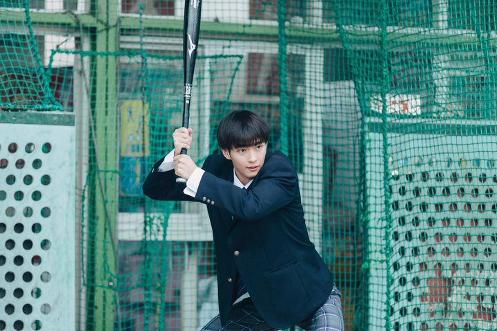 野村康太、苦手な野球にトライ！仲間を盛り上げるために頑張るリーダー役『6人ぼっち』