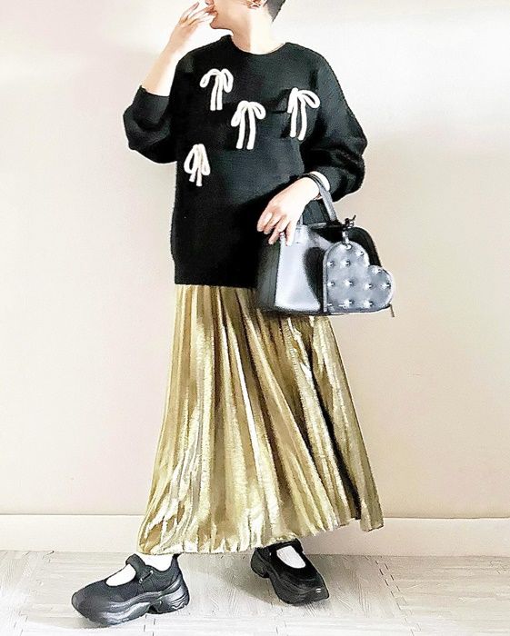 プリーツスカート×GUのブラックの「ボリュームソールベルトスニーカー」