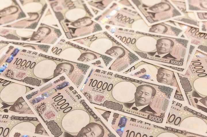 敷き詰められた1万円札