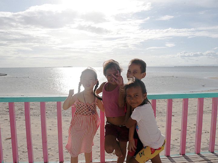 楽しそうな４人の子供たち