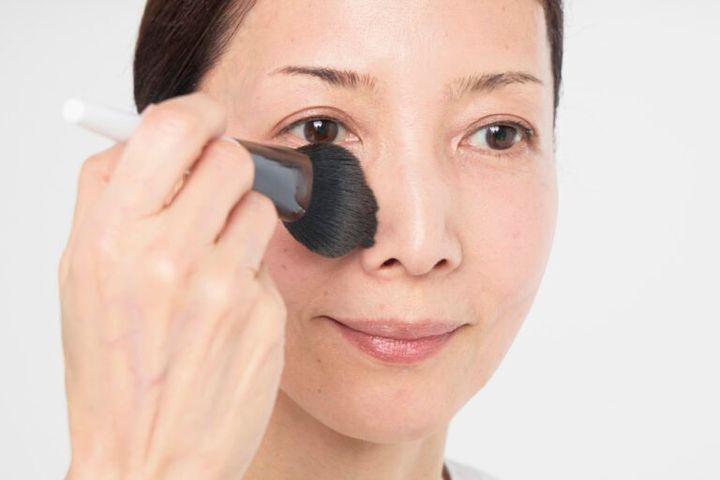 ブラシを立ててシュッシュッ