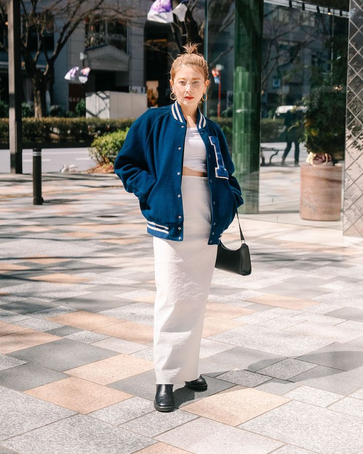 “春スカート”のお手本コーデ5選。レディとボーイッシュのMIXテクがお洒落！【TOKYO SNAP】