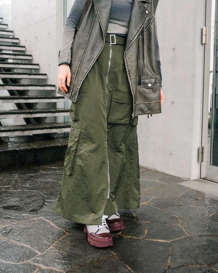 “春スカート”のお手本コーデ5選。レディとボーイッシュのMIXテクがお洒落！【TOKYO SNAP】