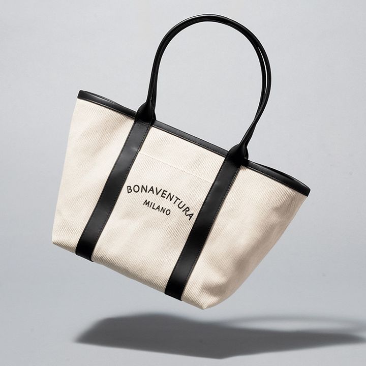 ボナベンチュラのキャンバス地に黒のレザーストラップがついたトート