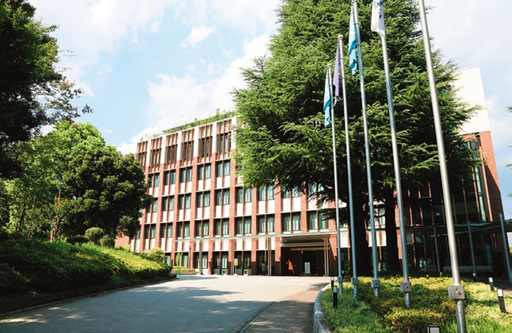 丸の内線・茗荷谷駅から徒歩3分。仕事の後に通える夜間大学院。