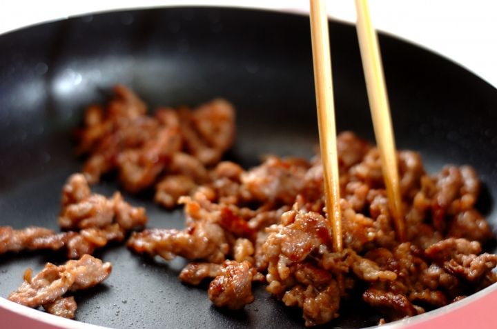 ご飯がすすむ！牛肉とニンニクの芽のオイスター炒めの作り方1