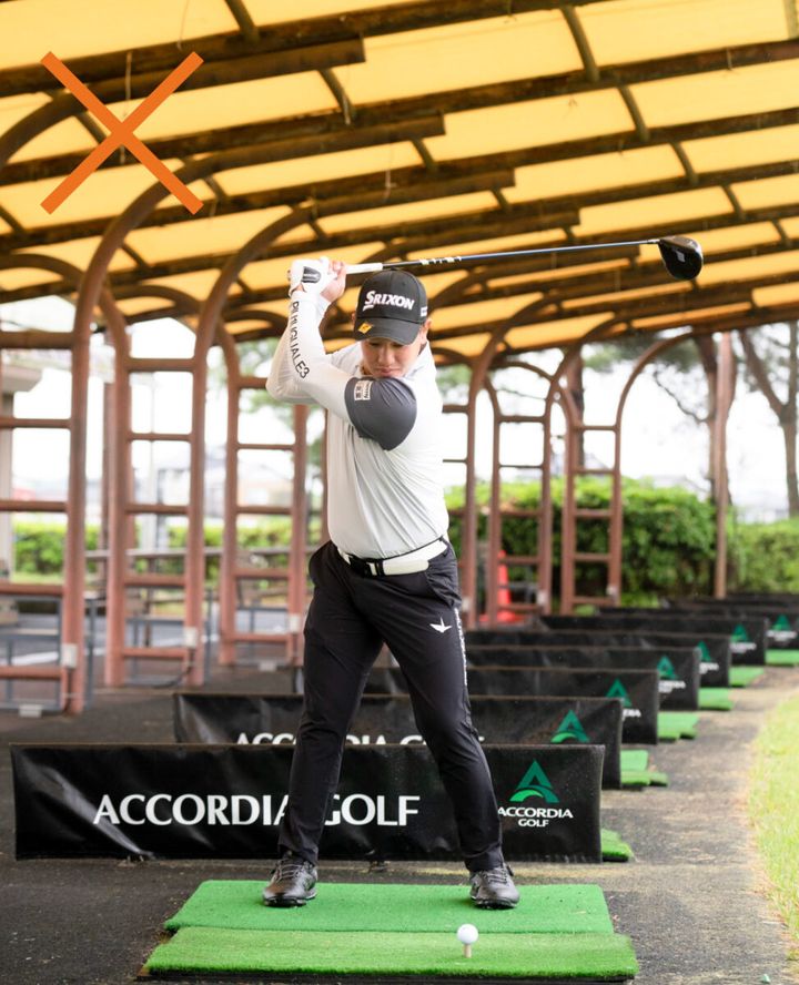 ドライバーで真っすぐ飛ばすコツは「ゆっくり振って前傾キープ」