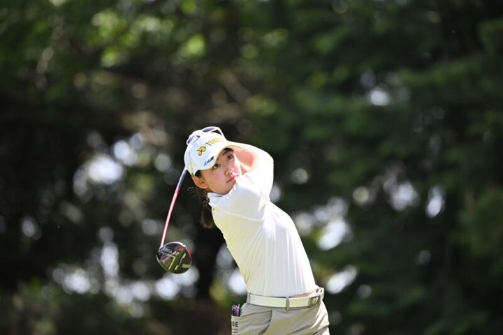 岩井姉妹のスイングを解説！同じドローヒッターでも全然違う2人